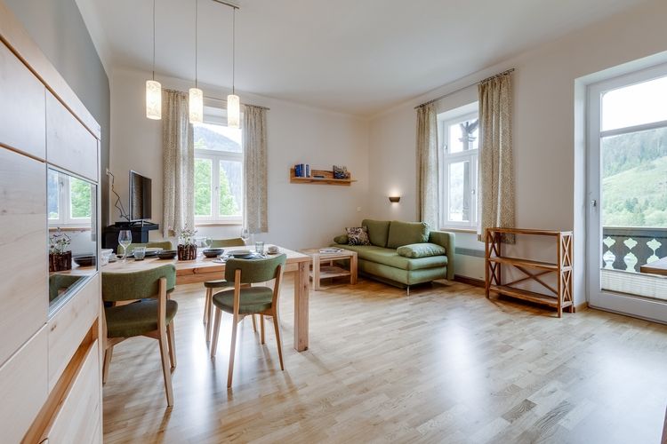 Herrenhaus See-Komfort mit Balkon und Seeblick