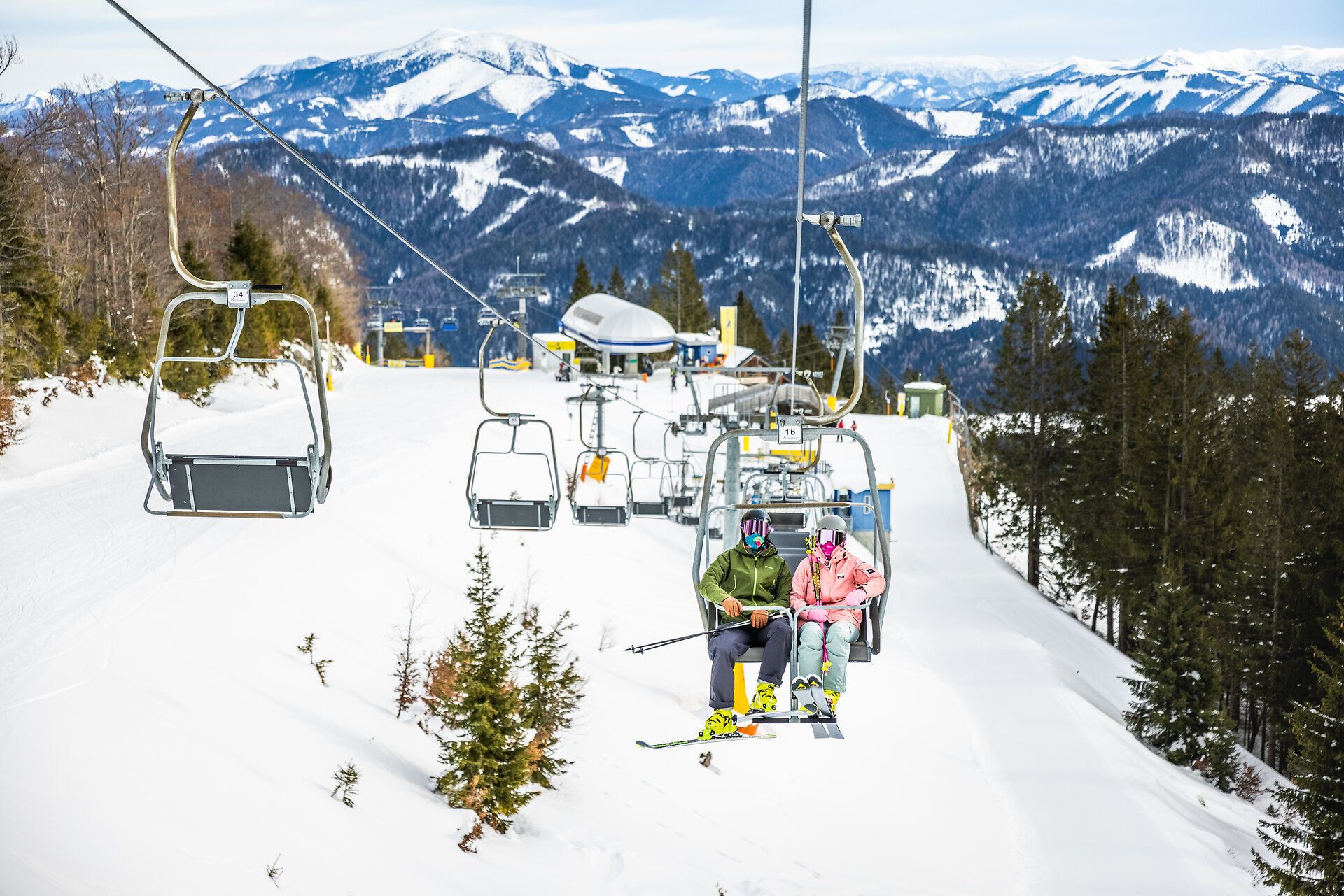 Skifahren auf der Gemeindealpe Mitterbach im Mariazellerland.
