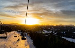 Bergstation Terzerhaus im Morgenlicht während des Guga hö Events auf der Gemeindealpe.