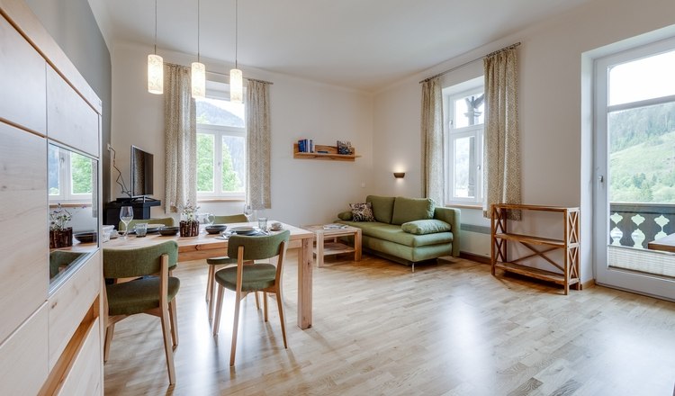 Herrenhaus See-Komfort mit Balkon und Seeblick, &copy; Ferienwohnungen Herrenhaus