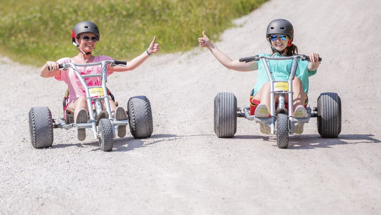 Abfahrten mit den Moutaincarts versprechen Spaß pur, © Bergbahnen Mitterbach/Lindmoser