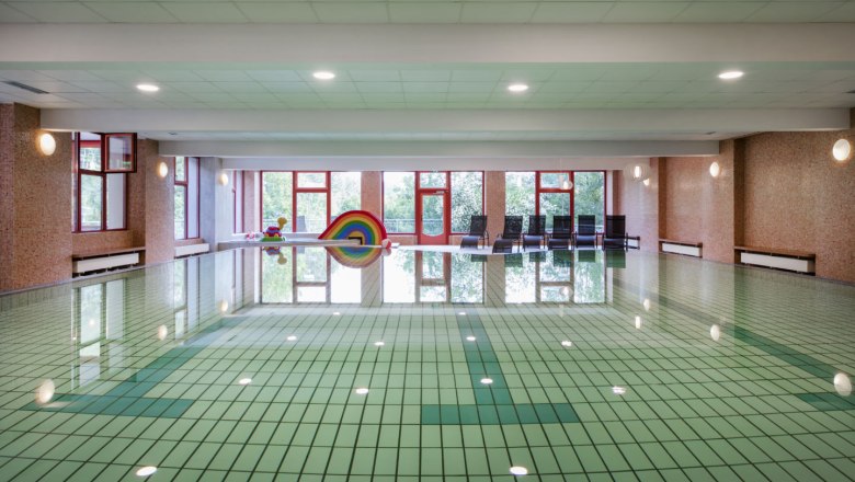 Schwimmbad JUFA Hotel am Sigmundsberg, &copy; Harald Eisenberger/JUFA Hotels