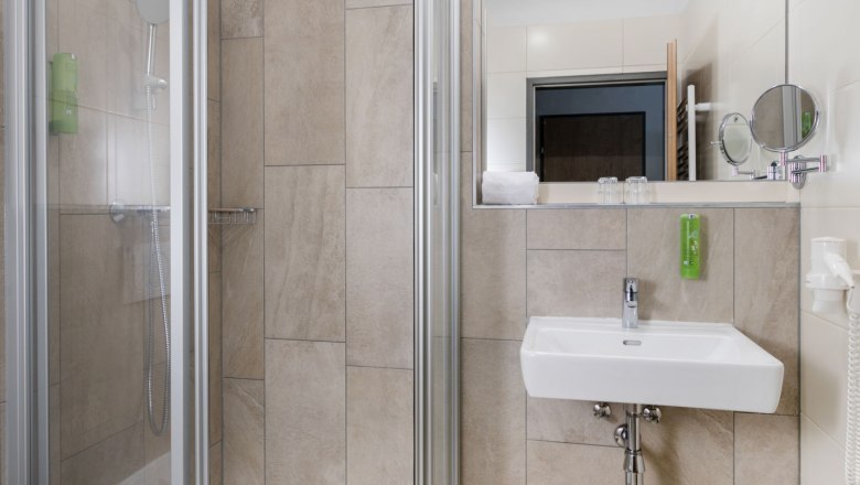 Badezimmer JUFA Hotel am Sigmundsberg, &copy; Harald Eisenberger/JUFA Hotels