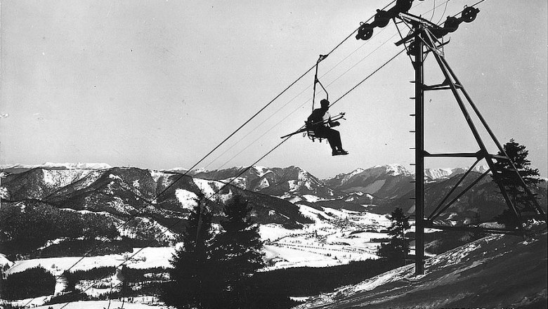 Skifahrer sitzt am Einsersessellift, © Herbert Sonnberger