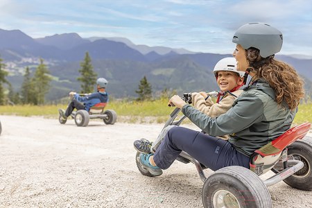 Moutaincart-Fahrer unterwegs auf der Mountaincart-Strecke.