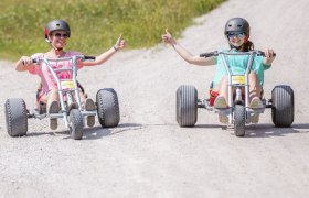 Abfahrten mit den Moutaincarts versprechen Spaß pur, © Bergbahnen Mitterbach/Lindmoser