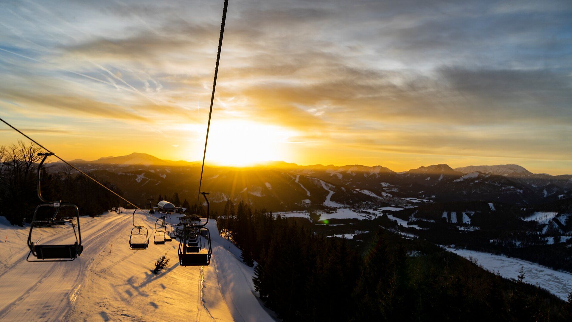 Bergstation Terzerhaus im Morgenlicht während des Guga hö Events auf der Gemeindealpe.